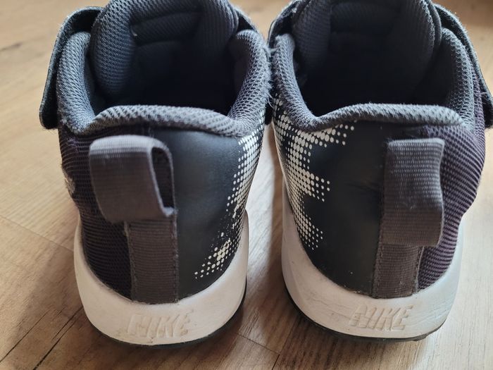 Baskets fille Nike taille 35 idéal pour le basket - photo numéro 4