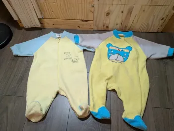 Lot 2 pyjama polaire vert bleu chaud 3 mois très bon état