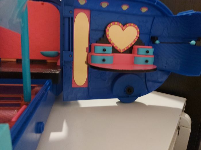 Camping car lol surprises  avec accessoires - photo numéro 5