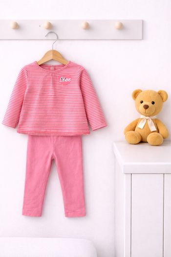 Ensemble t-shirt Disney baby et legging  Très bon état  Taille 12 mois                 #bébéfille  #bebegarcon #naissance #naissancegarcon #nourrisson #maternité #sacfemme #grossesse #ensemblebebe #prixnegociable #prixlots #chauffebiberon #éveil #eveilbeb
