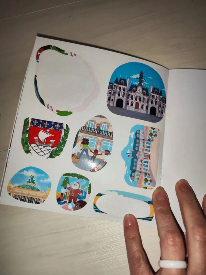 Livre autocollant la petite imagerie de paris - photo numéro 2