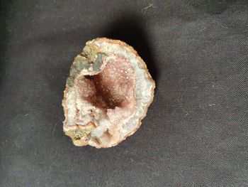 Minéraux géode violette