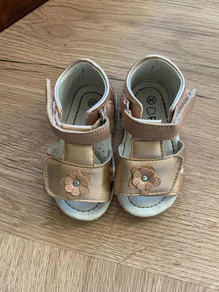 Nu pied bébé fille 20 - photo numéro 5