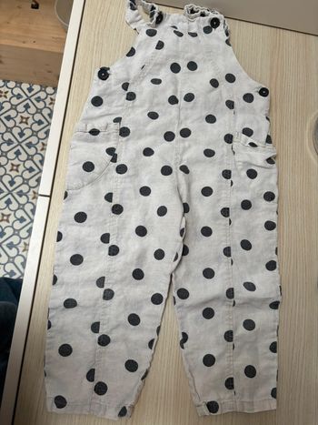 Salopette en lin à pois noir Zara taille 4-5 ans