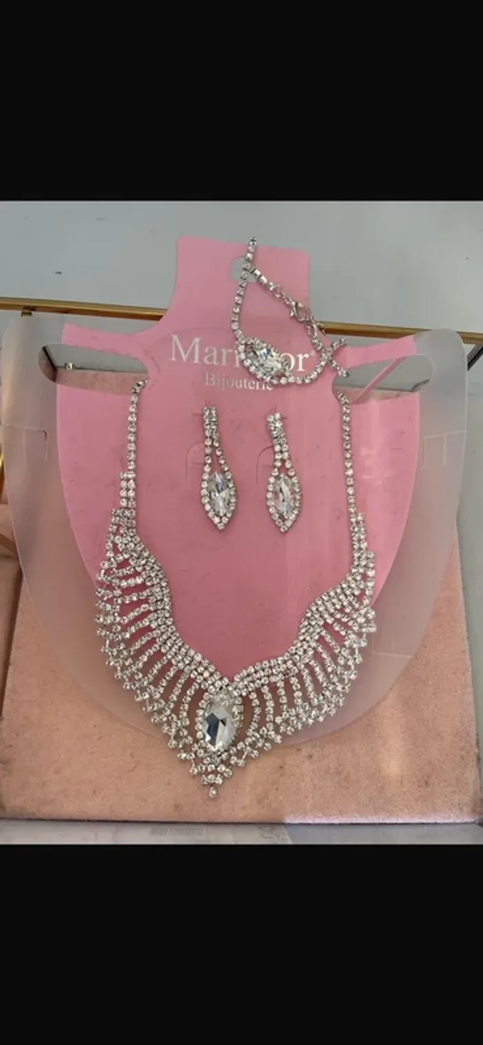 Parure strass neuve - photo numéro 4