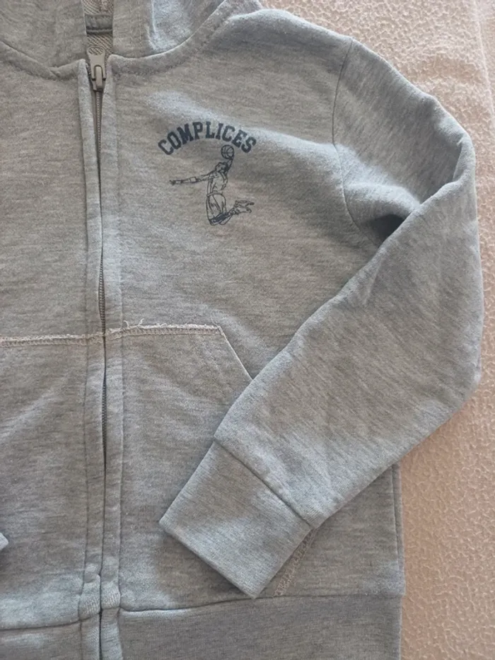 Superbe veste à capuche 4 ans garçon - photo numéro 2