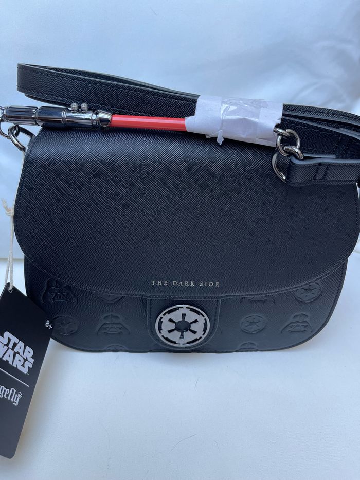 Star Wars by Loungefly sac à bandoulière Arc figural Dark Side Saber Strap