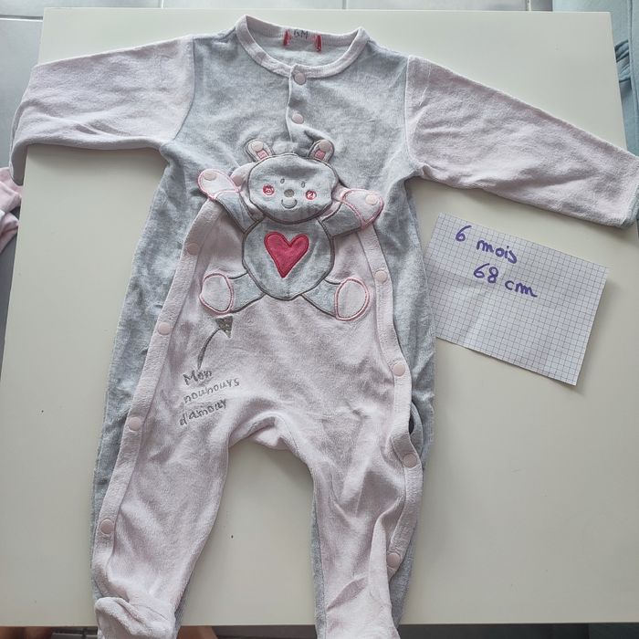 Lot 6 mois: pyjamas, bodies, pull, gilet - photo numéro 4