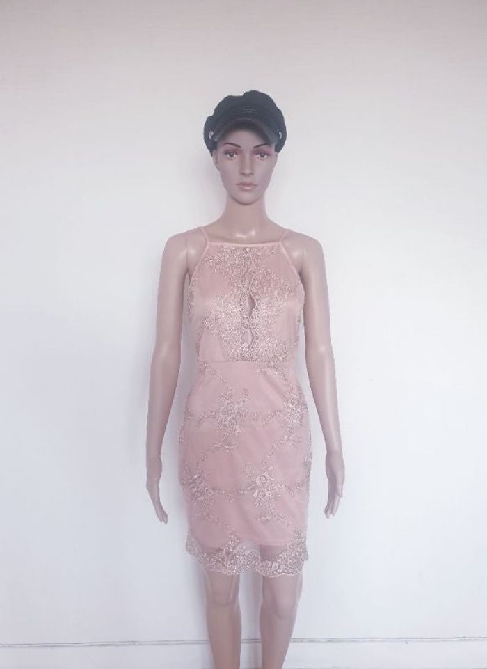 Magnifique robe détails dorés