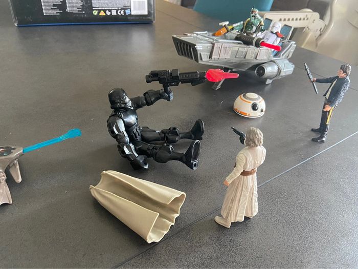 Vaisseau Star Wars et personnages. - photo numéro 3
