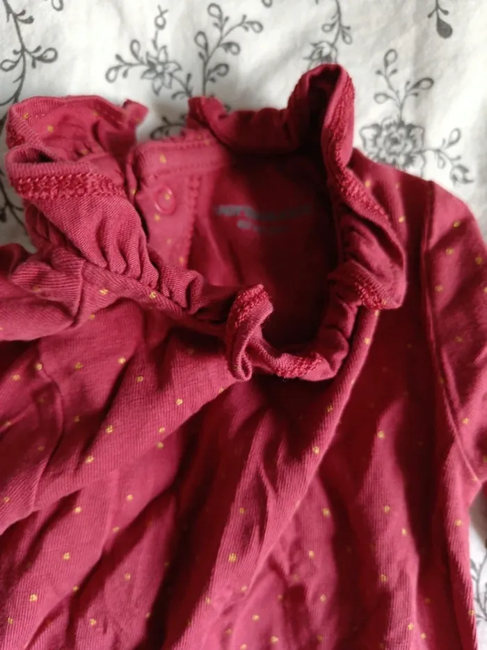 1 body rouge à col pois dorés Vertbaudet 67cm - photo numéro 3