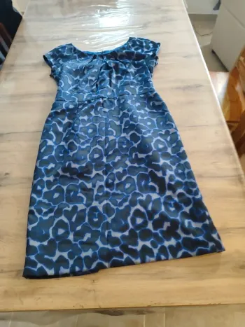 Robe Kaliko Bleue à Imprimé, Taille 38 - Élégance Moderne pour Toutes les Occasions !