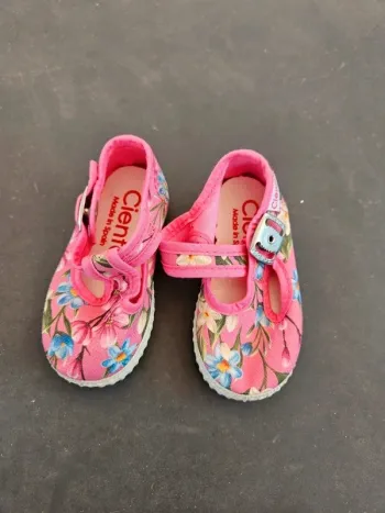 Chaussures bebe t.18