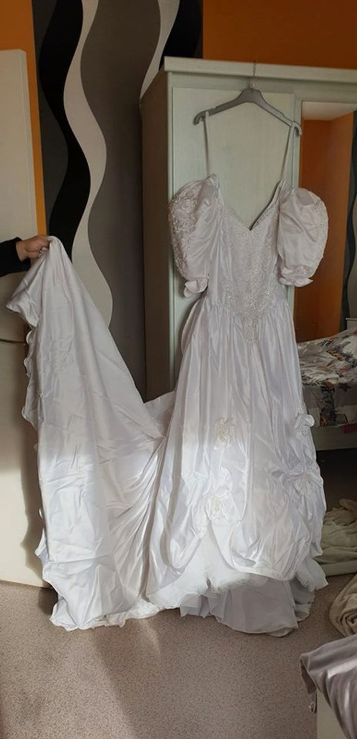 robe de mariee (34 cm la taille) - photo numéro 4