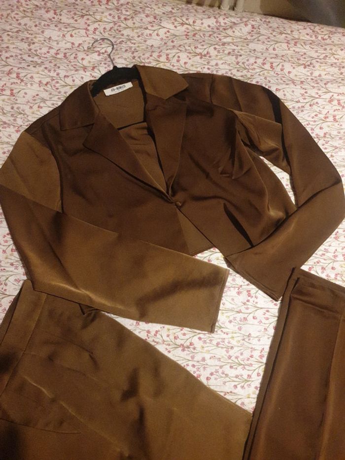 Ensemble blazer court et pantalon satiné - photo numéro 2