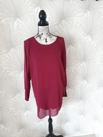 Jolie robe épaules dénudées avec bijoux aux manches Made in Italy taille unique