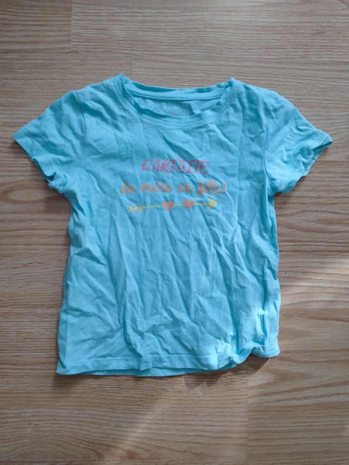 T shirt bleu. Filles. U
Taille 4 ans