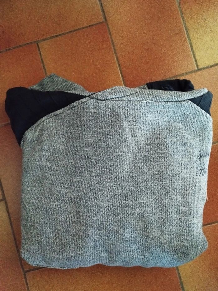 🥼 Kiabi - Sweat capuche - 10 ans 🥼 - photo numéro 3