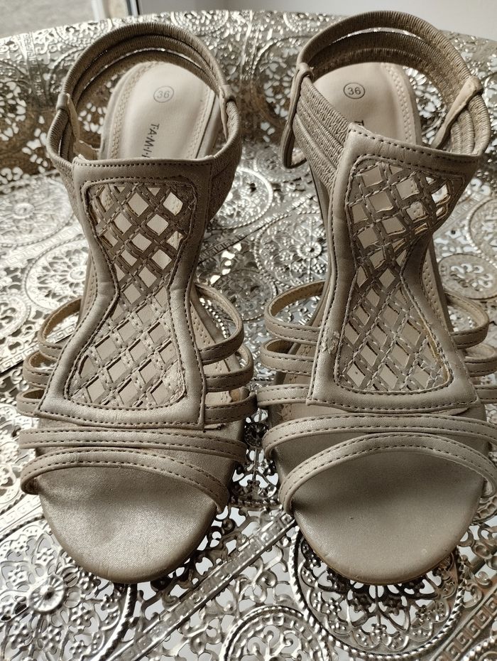 Sandales à talons 🤎 - photo numéro 1