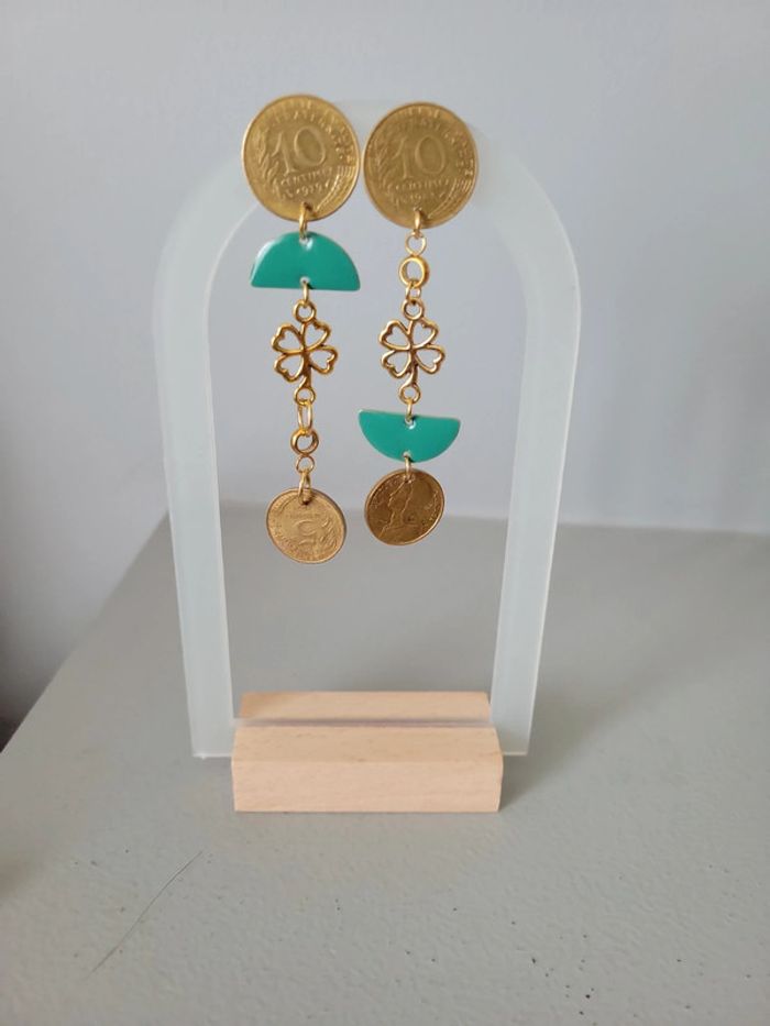 Clis d oreilles pieces cts et perle écaillée