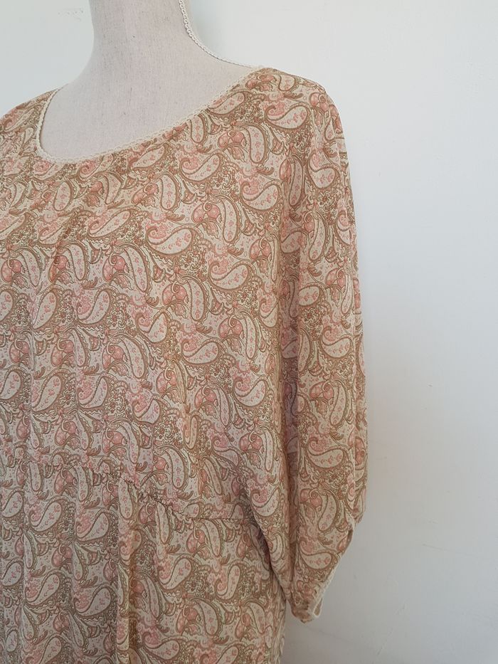 Robe transparente tons beiges et roses. manche courtes chauve souris. Okeysi. Taille XL. - photo numéro 2