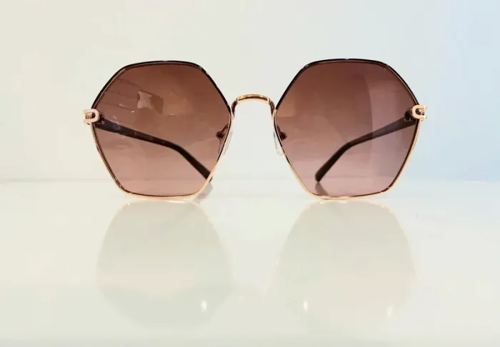 Lunette de soleil femme hexagonale Polarisée bordeaux et dorée uvprotection catégorie 2 - photo numéro 2