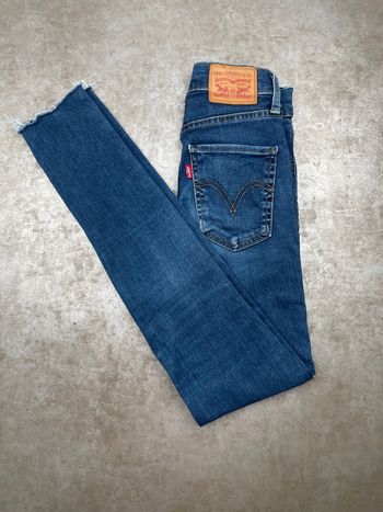 Lot jean lévis 10 pièce  plusieurs taille plusieurs modèle 