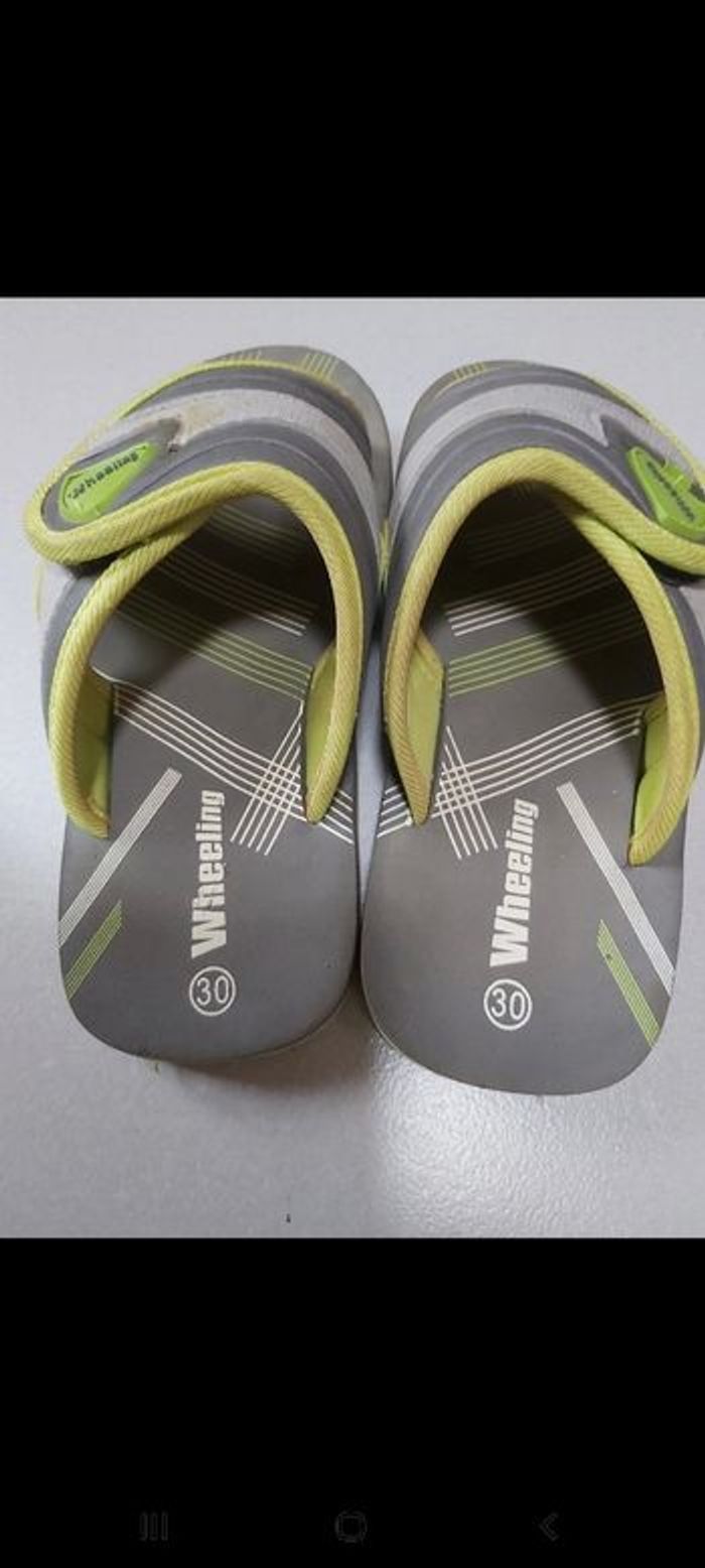 Tong de plage à scratch Pointure 30 - photo numéro 4