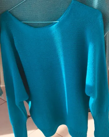 # très joli pull bleu turquoise, taille unique#