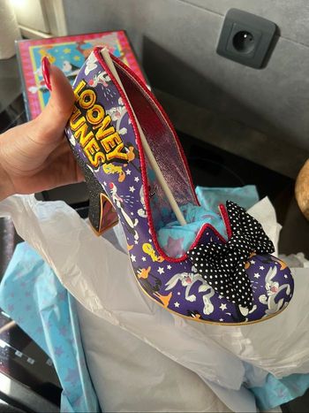 Magnifique paire d'escarpins looney tunes irregular