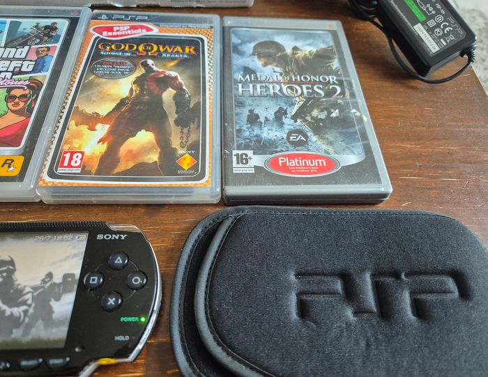 Console Sony psp 1004 en boite et jeux - photo numéro 4
