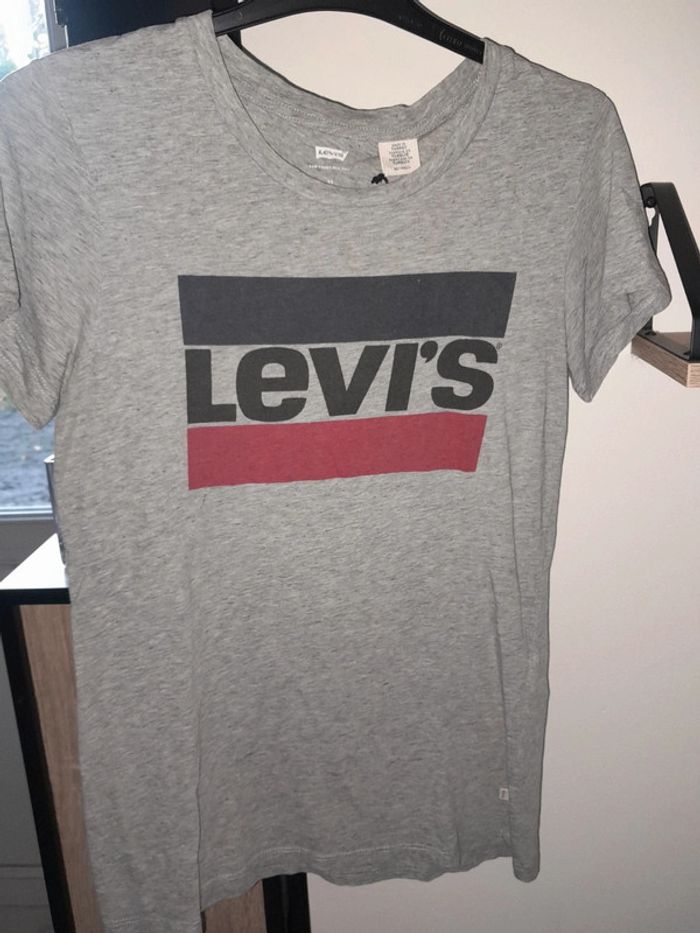 Top neuf levi's xs 🚺