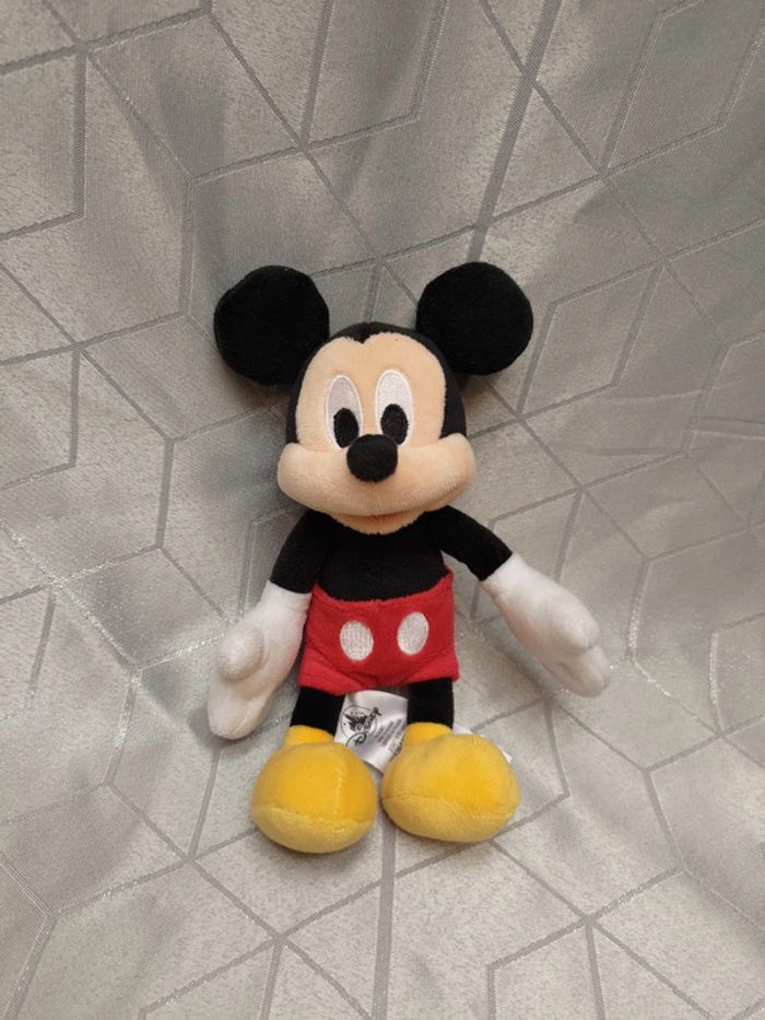 Peluche Mickey Mouse "Jeune" - Officielle Disney Store - photo numéro 2