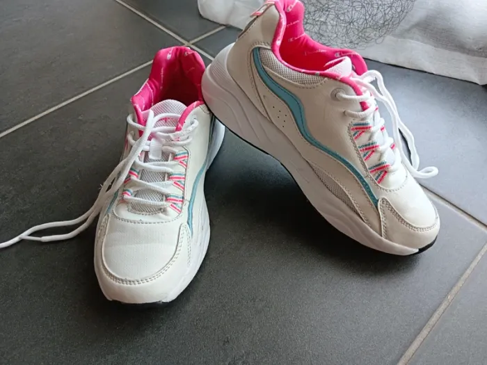 Baskets Champion P36 blanche bleue rose lacets