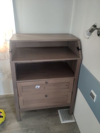 Table à langer en bois avec rangements – Bon état