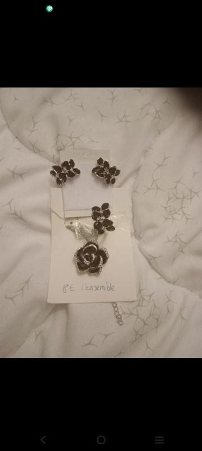 Parure collier , boucles d'oreilles et bague