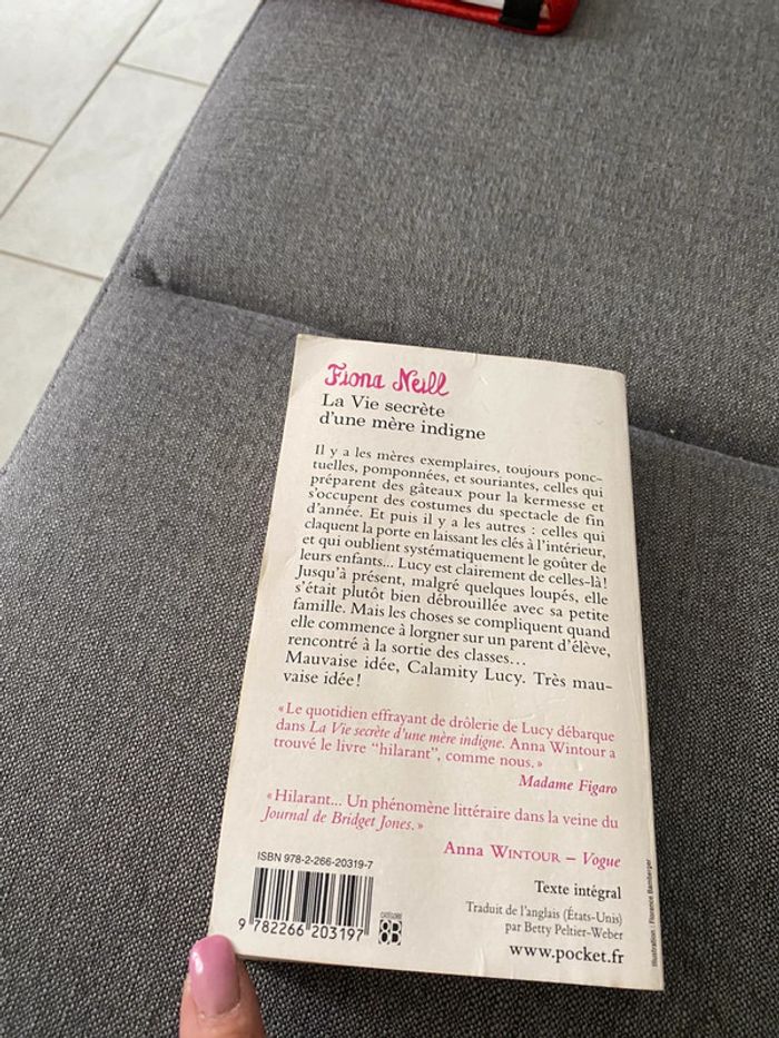 Livre La vie secrète d’une mère indigne - photo numéro 2