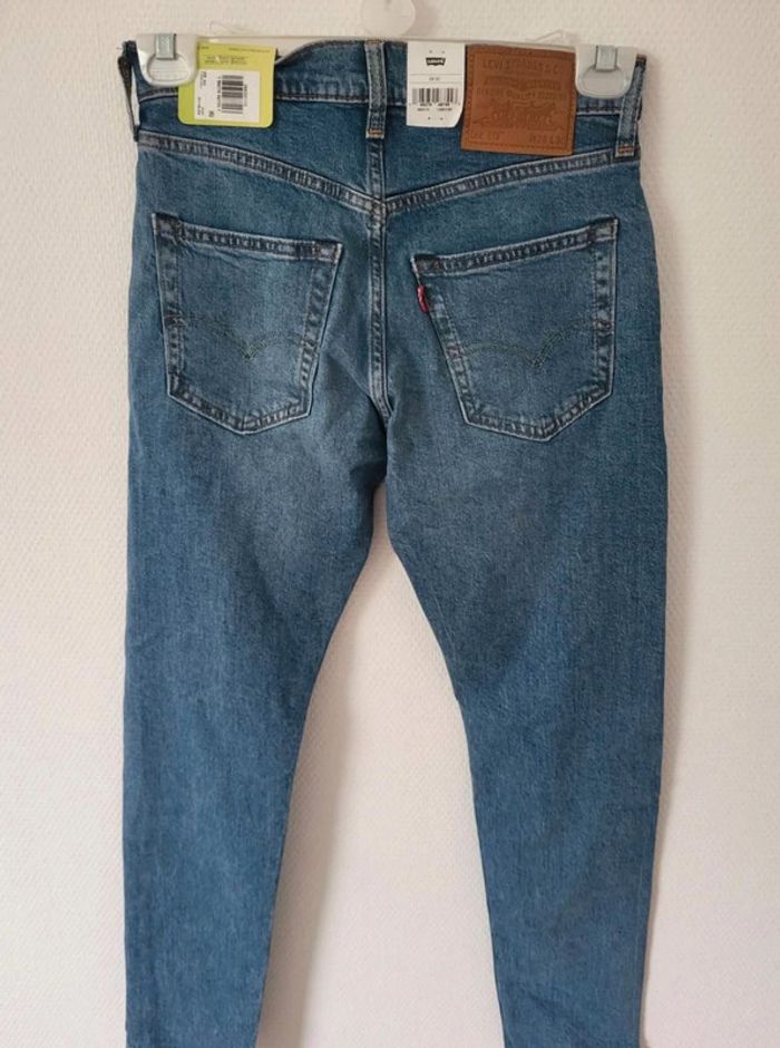 Jean levis Neuf 512 taille 38 - photo numéro 3