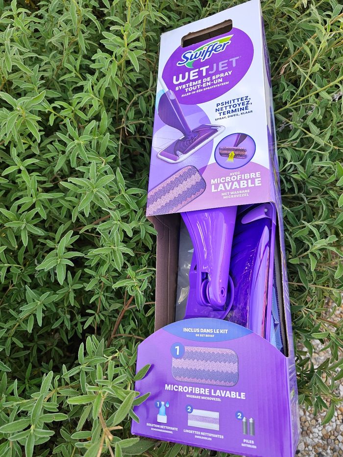 Swiffer WetJet Kit balai spray microfibre lavable - photo numéro 2