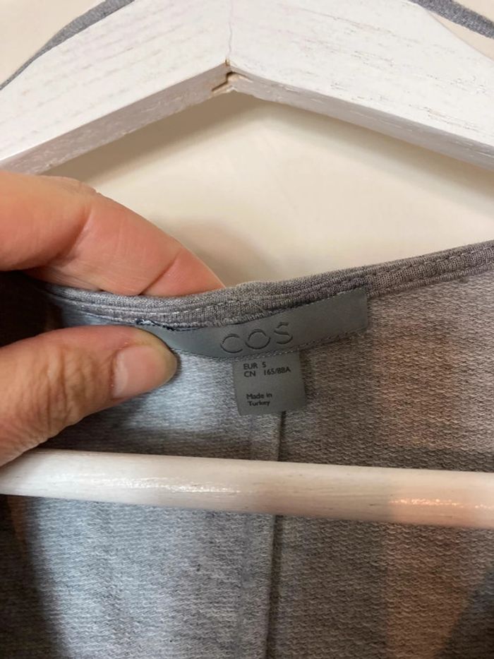 T-shirt Cos gris - photo numéro 3