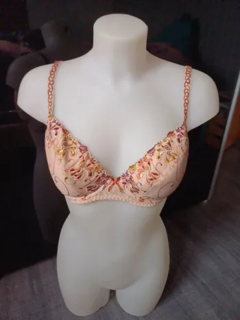 Soutien gorge pushup 95C idée cadeau de noel