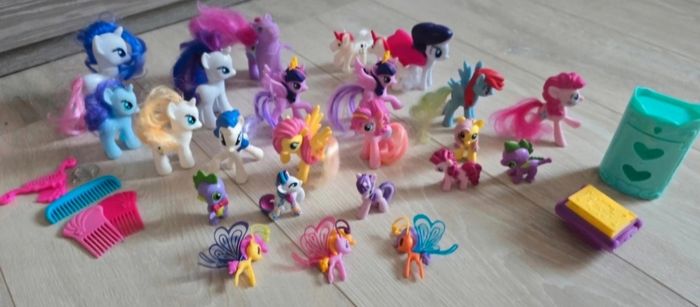 Très gros de poney my little pony  et autres marques avec accessoires en très bon état