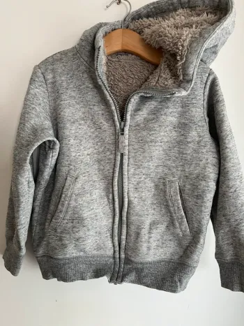 Sweat hiver Uniqlo 5/6 ans gris