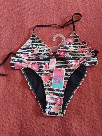 Maillot de bain de pièces fille 14 ans Freegun neuf avec étiquette .