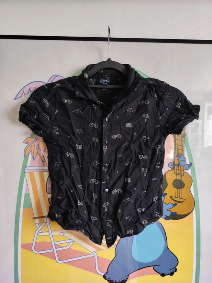 Chemise d'été noire à motifs – Taille 8 ans - photo numéro 2