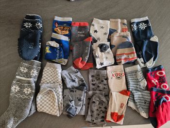 13 paires de socquettes 23/26