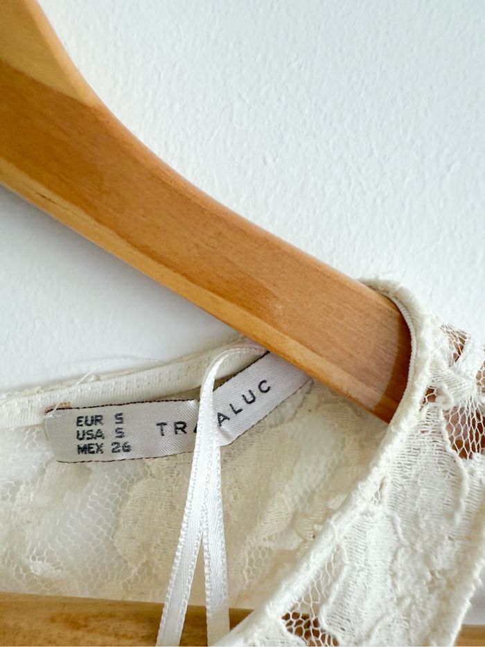 Robe élégante chic moulante sans manches blanche avec dentelle crème Zara trafaluc taille 36 S - photo numéro 3