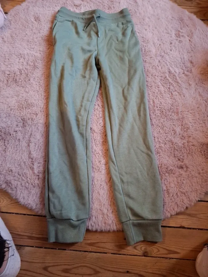 Pantalon de survetement taille 7/8 ans