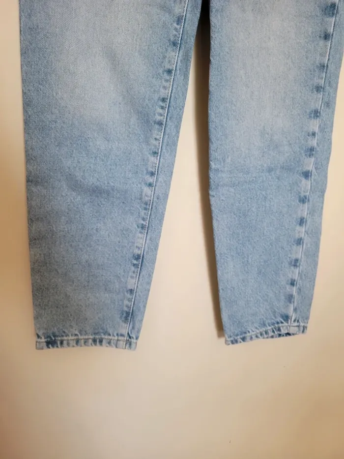 Jean bleu Mom Fit Zara - photo numéro 2