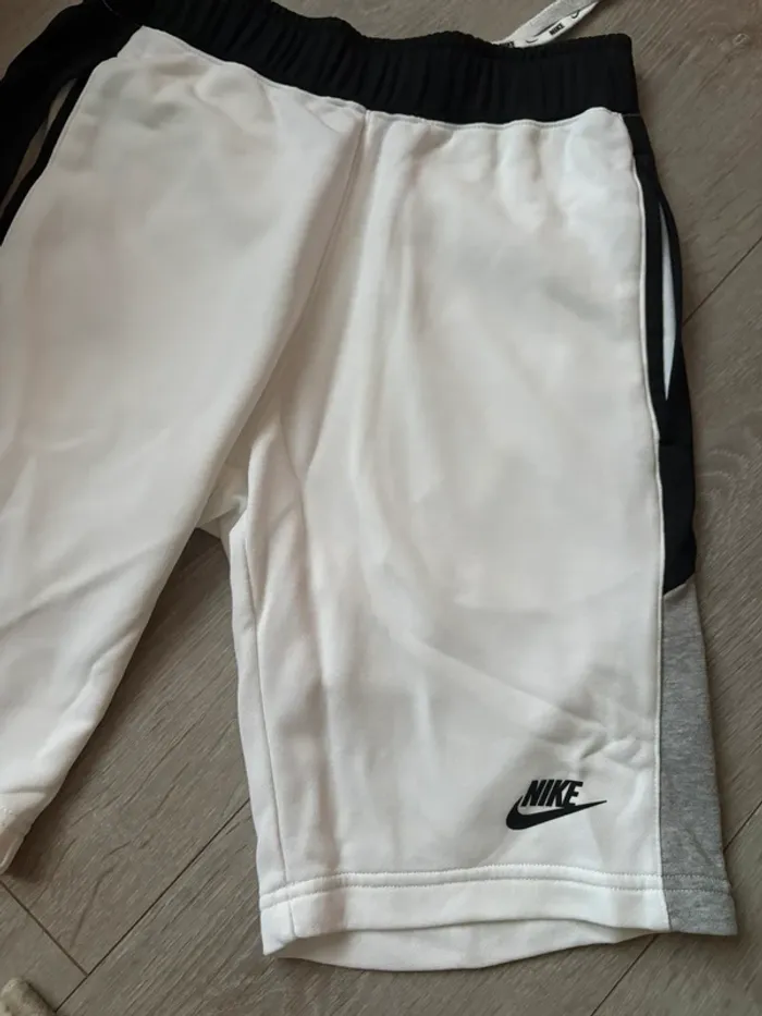 Short bermuda Nike taille XS - photo numéro 2